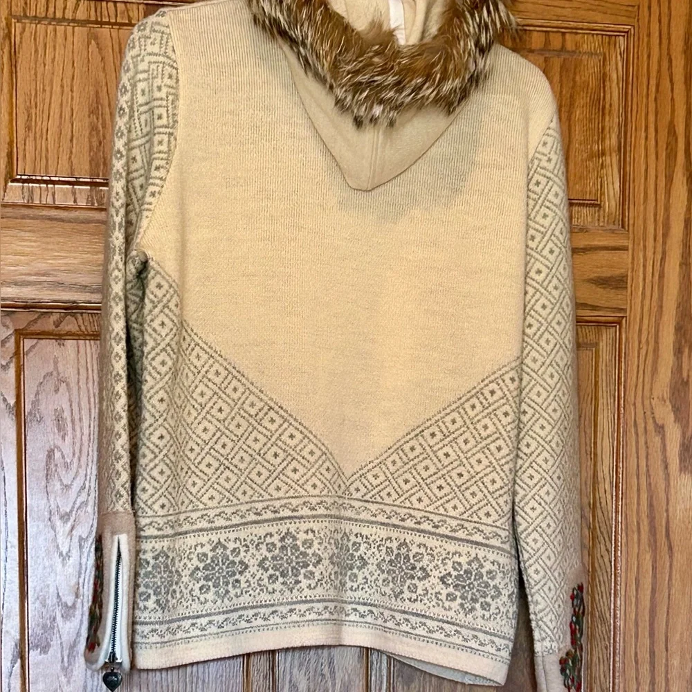 Dale Of Norway Women's Cardigan with Removable Fox Trimmed Hood - Picture 3 of 10